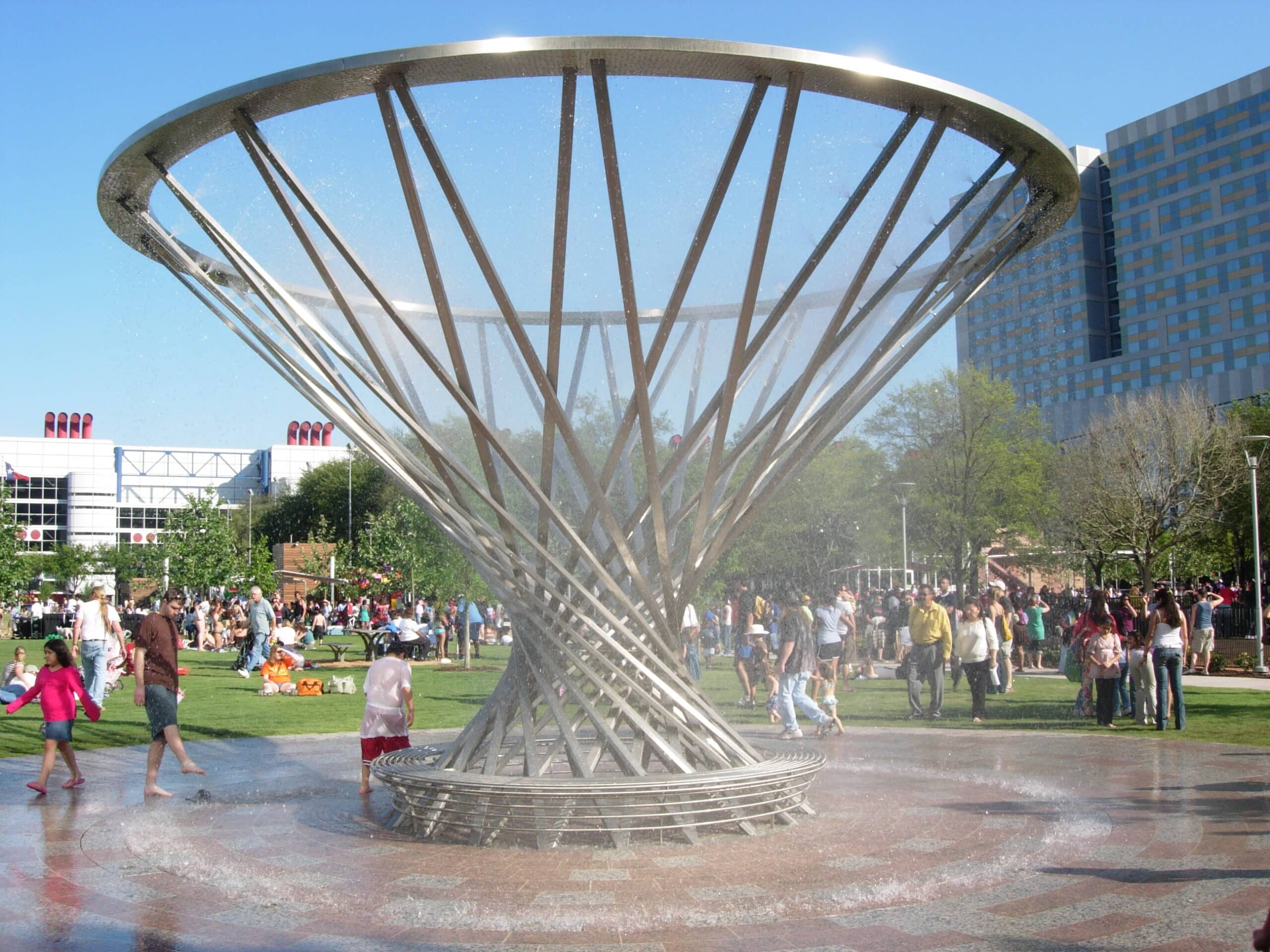 The Mist Tree at Discovery Green during opening day