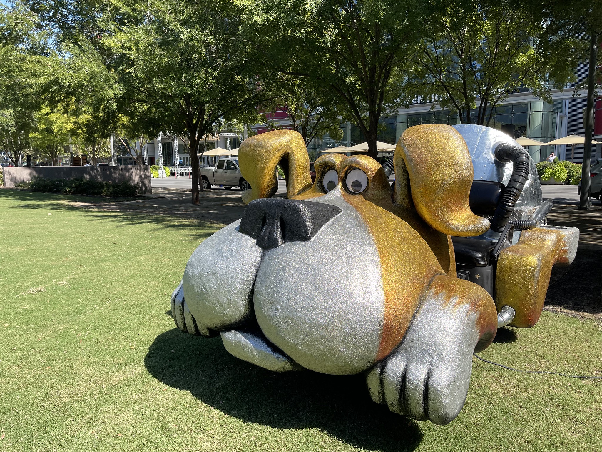 Rocket Dog is an art cart created by Rebecca Bass. It is seen at Discovery Green