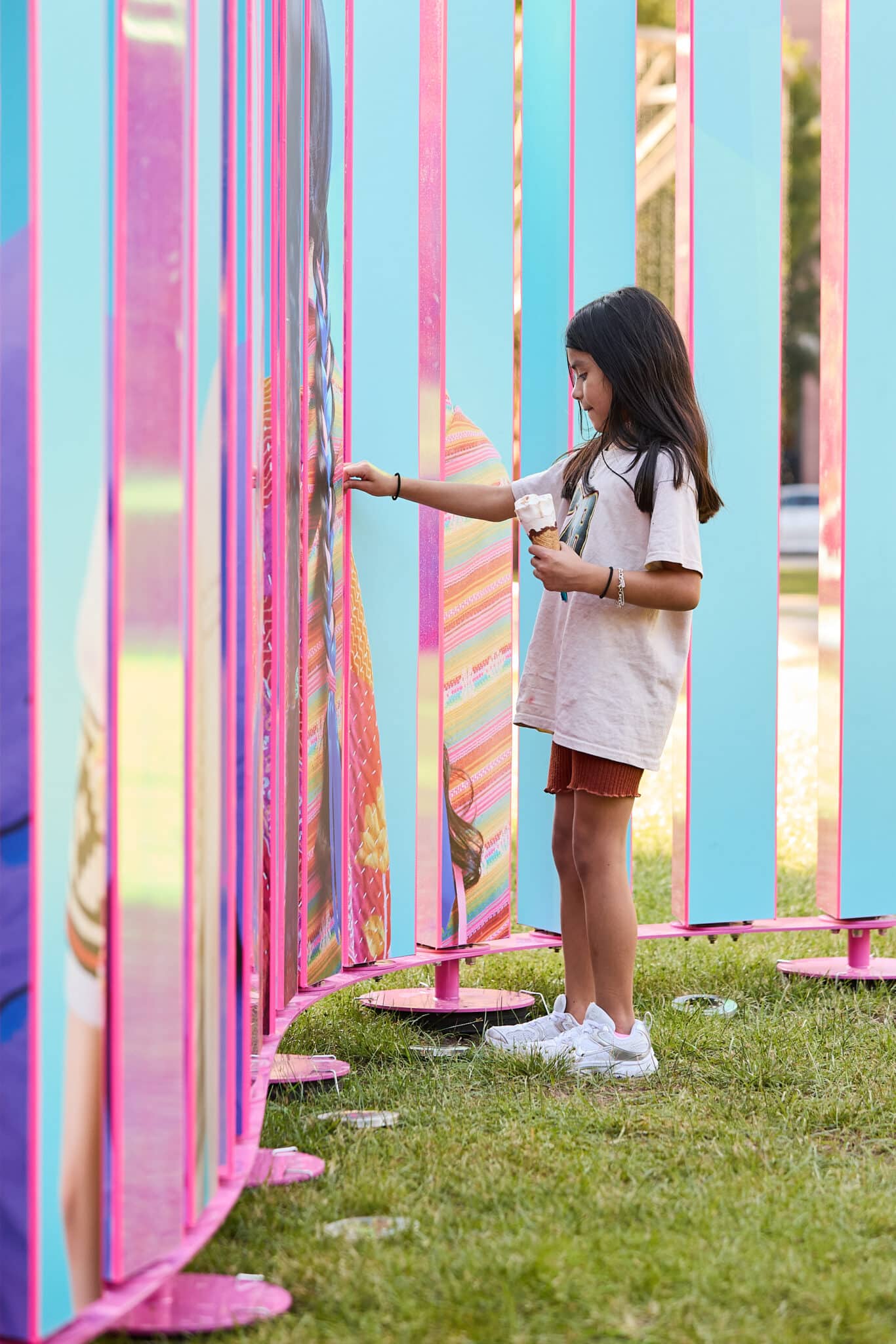 25-09-10_Houston_NickiEvansPhoto_WeingartenArt_DiscoveryGreen_KarenNavarro_A0040