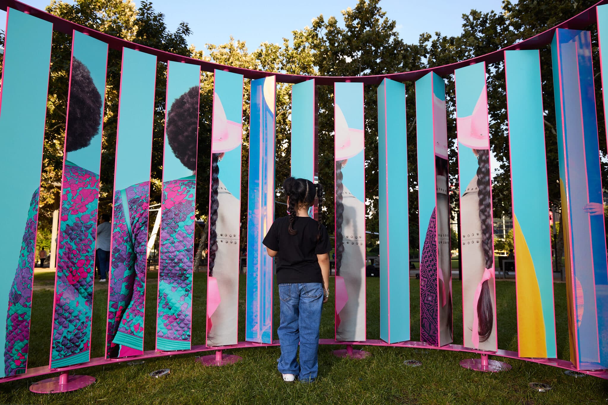 25-09-10_Houston_NickiEvansPhoto_WeingartenArt_DiscoveryGreen_KarenNavarro_A0044