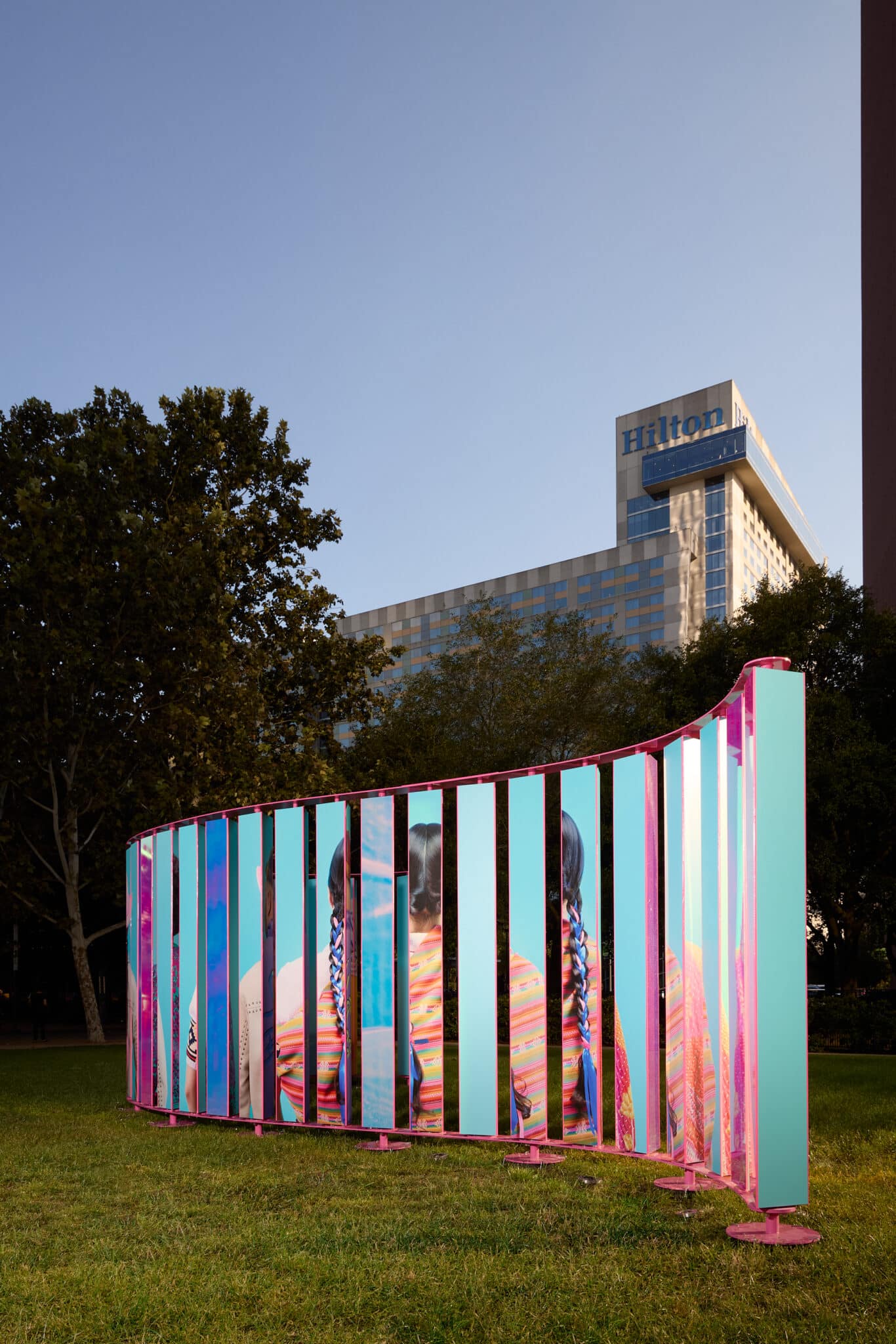 25-09-10_Houston_NickiEvansPhoto_WeingartenArt_DiscoveryGreen_KarenNavarro_A0055