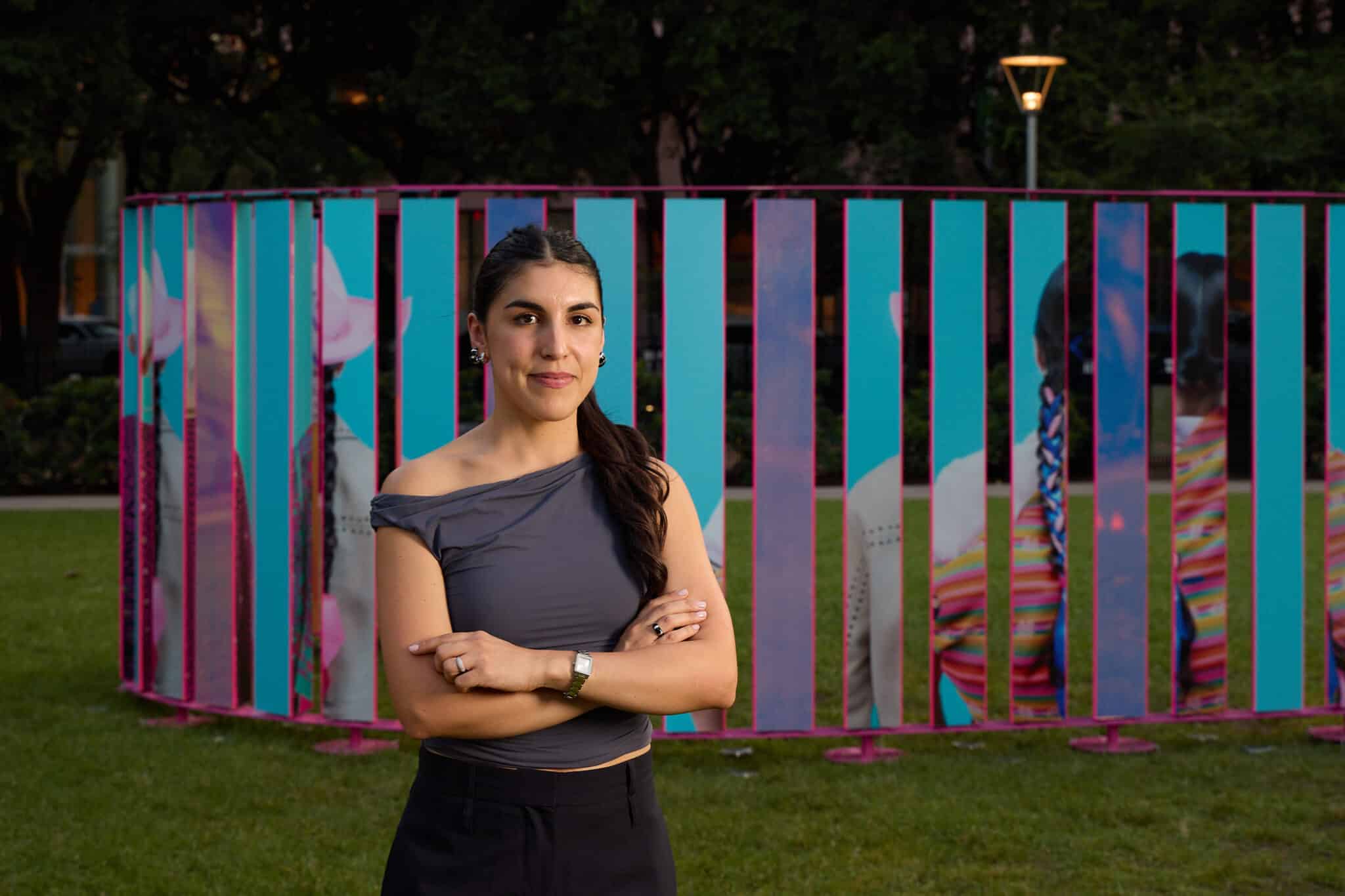 25-09-10_Houston_NickiEvansPhoto_WeingartenArt_DiscoveryGreen_KarenNavarro_A0083